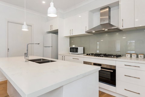 Style, Comfort And Convenience - Accommodation Bookings 2