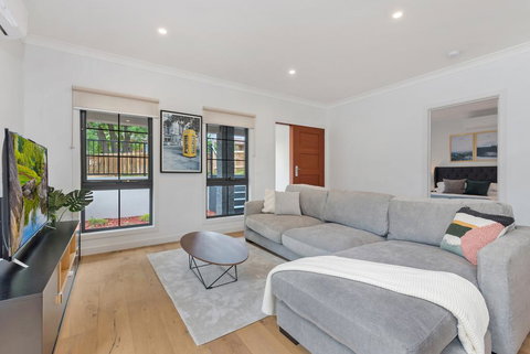 Style, Comfort And Convenience - Accommodation Bookings 3