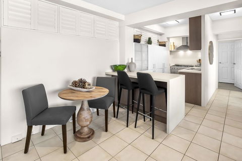 Stylish 2-Bed Apartment With Sweeping River Views - Accommodation Bookings 2