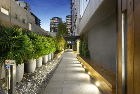 STYLISH 2BR 2BTH + CAR = HEART OF SOUTH YARRA - Accommodation Bookings 1