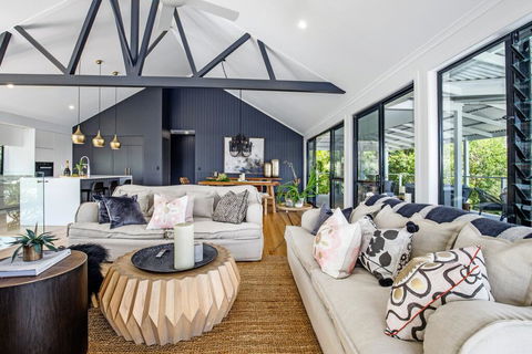 Stylish And Spacious Masterpiece, Sunshine Beach - Accommodation Bookings 1