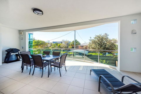 Stylish Beach Side Apartment - Unit 5 - 33 Lorikeet Drive - Accommodation Bookings 1
