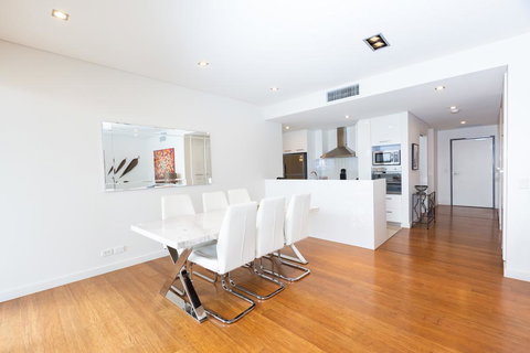 Stylish Inner City Penthouse Apartment - Accommodation Bookings 3