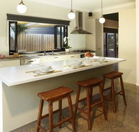 Stylish Living- Fireplace WiFi Linen 4 bdrm Beach 850m - Accommodation Bookings