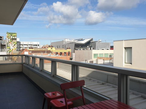 Stylish Modern 3BD Retreat At An Amazing Location - Accommodation Bookings 1