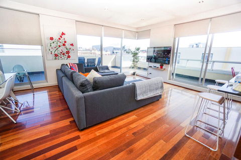 Stylish Modern 3BD Retreat At An Amazing Location - Accommodation Bookings 0