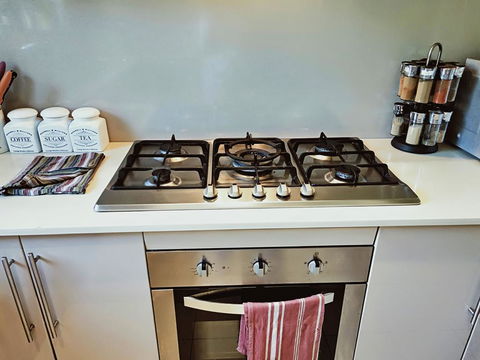 Stylish Private Bathroom-Luxurious Modern Big Home - Accommodation Bookings 1