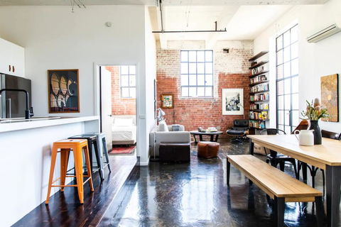 Stylish Warehouse Conversion In The Heart Of Fitzroy - Accommodation Bookings 1