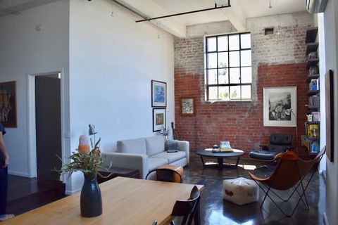 Stylish Warehouse Conversion In The Heart Of Fitzroy - Accommodation Bookings 0