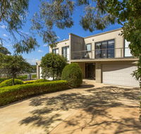 STYLISH SUN-DRENCHED AND SOPHISTICATED - Accommodation Bookings