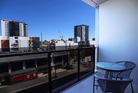 Stylist 2 Bedrooms Apartment With Pool/GYM/Parking - Accommodation Bookings 1