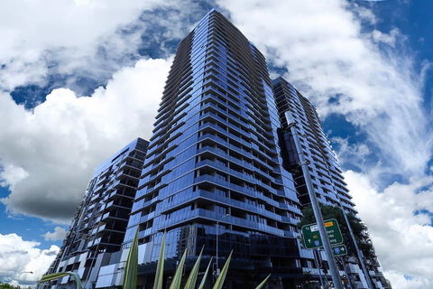 Stylist 2 Bedrooms Apartment With Pool/GYM/Parking - Accommodation Bookings 0