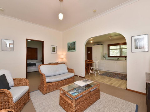 Summerfield Cottage - Hunter Valley, Renovated House In Central North Rothbury - Accommodation Bookings 3