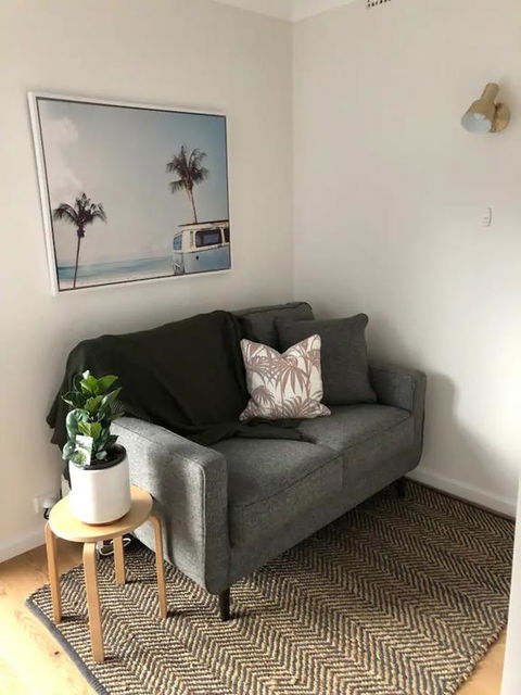 Sun-Drenched 1 Bed Studio Apt Newtown Parking - Accommodation Bookings 3