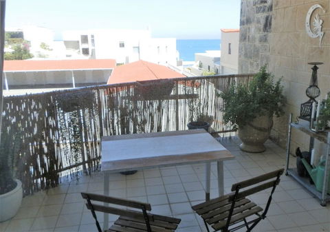 Sun, Sand, Sea And Salty Kisses Cottesloe Beach House - Accommodation Bookings 3