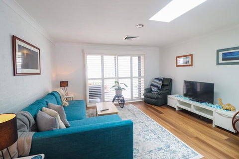 Sunflower Villa In Raffertys Resort - Accommodation Bookings 2