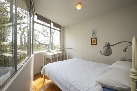 Sunlit Studio In The Trees, Walk To The Beach - Accommodation Bookings 1