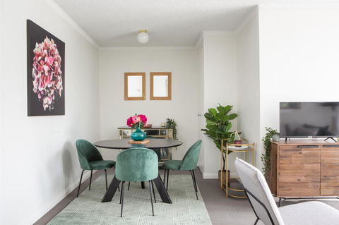 Sunny Apartment In Quiet And Green Neighbourhood - Accommodation Bookings 2