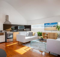 Sunlit Two-Bedroom Unit With Sprawling BBQ Deck - Accommodation Bookings