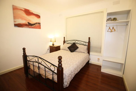 Sunny House - Melbourne Airport Home - Accommodation Bookings 2