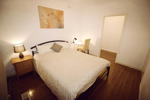 Sunny House - Melbourne Airport Home - Accommodation Bookings 0