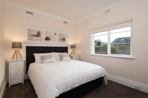 Sunrise At Penguin - Accommodation Bookings 2