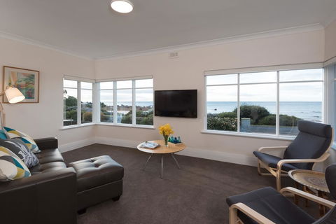 Sunrise At Penguin - Accommodation Bookings 0