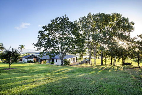 Sunset Retreat Airlie Beach Rural Getaway - Accommodation Bookings 1