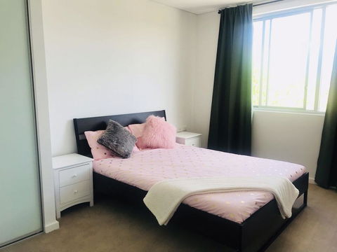 Sunset View 2 Bedroom Apt Next To Station - Accommodation Bookings 2