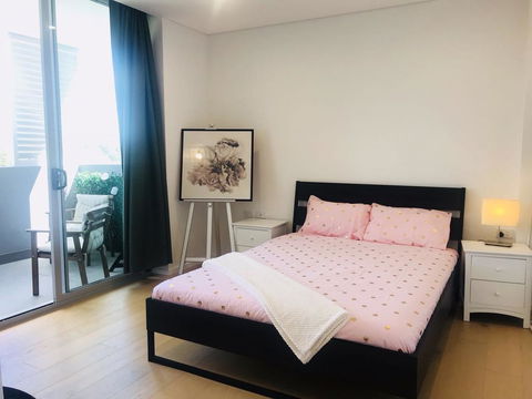Sunset View 2 Bedroom Apt Next To Station - Accommodation Bookings 0