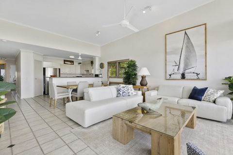 Sunshine Beach Penthouse With Beach Views - Unit 9/21 Park Crescent, Sunshine Beach - Accommodation Bookings 2