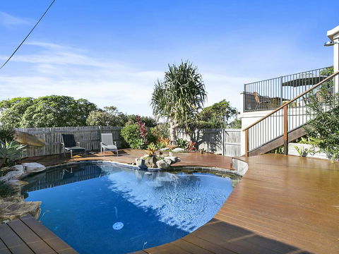 Sunshine Beach Serenity And Pet Friendly ! 9 Seaview Terrace, Sunshine Beach, QLD 4567 - Accommodation Bookings 1