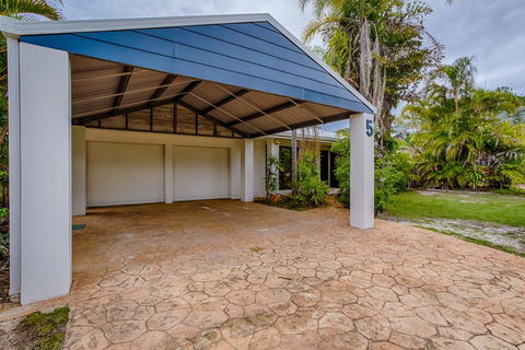 Sunyata Beach House - Rainbow Beach, Beachside Escape With A Pool, Pet Friendly And Wi-Fi - Accommodation Bookings 3