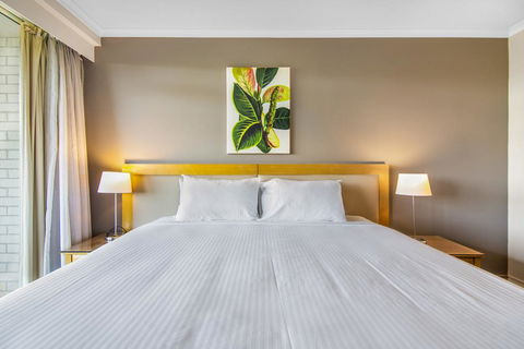 Super Convenient Apartment With Garden Views - Accommodation Bookings 1