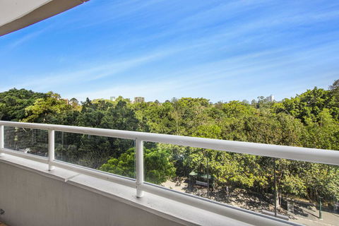 Super Convenient Apartment With Garden Views - Accommodation Bookings 0