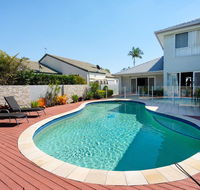 Super Sized Family Retreat With a Pool - Accommodation Bookings