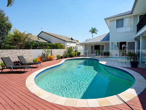 Super Sized Family Retreat With A Pool - Accommodation Bookings 0