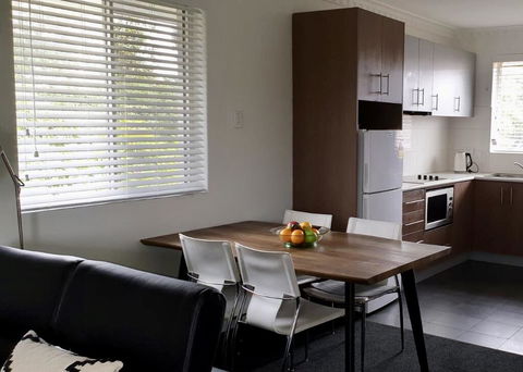 Superb 2 BR Apartment Minutes To CBD- Cen8 - Accommodation Bookings 1