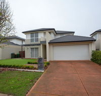Superb Luxe 5BR housePoint Cook near lake - Accommodation Bookings