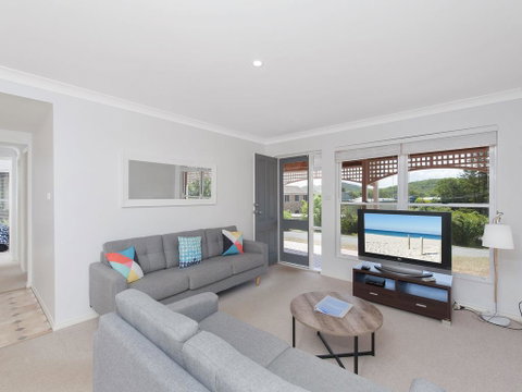 Surf Break - 10A Tuna (Downstairs) - Accommodation Bookings 1