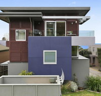 SURF CENTRAL - Wifi double garage  smack bang in the middle of town - Accommodation Bookings
