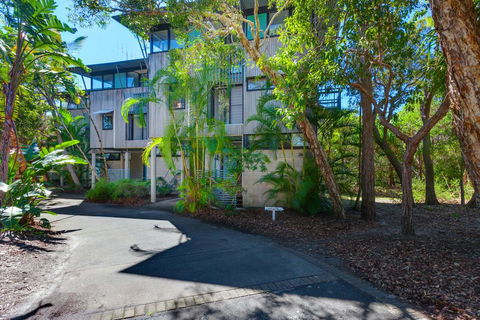 Surfside Beach House 17 - Rainbow Shores, Swimming Pool, 2 Minute Walk To Beach, Air Conditioning, Relax Here - Accommodation Bookings 0