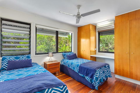 Surfside Beach House 17 - Rainbow Shores, Swimming Pool, 2 Minute Walk To Beach, Air Conditioning, Relax Here - Accommodation Bookings 3