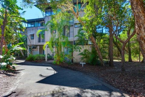 Surfside Beach House 17 - Rainbow Shores, Swimming Pool, 2 Minute Walk To Beach, Air Conditioning, Relax Here - Accommodation Bookings 0