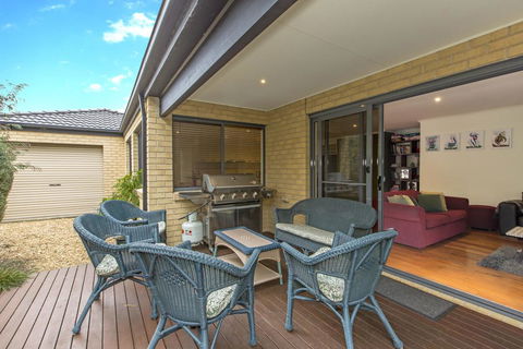 SURFSIDE GETAWAY IN PICTURESQUE INVERLOCH - Accommodation Bookings 3