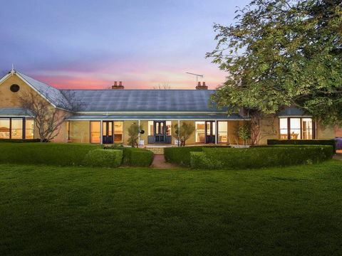 Sutton Downs - Renovated Country Home On 100 Acres - Accommodation Bookings 0