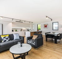 Sydney Townhouse with Parking and Deck - Accommodation Bookings