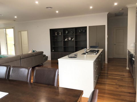Taboga, 3 Bedroom, 3 Bathroom Villia - Accommodation Bookings 3