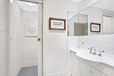 Tareebin Road, 2/26 - Accommodation Bookings 1