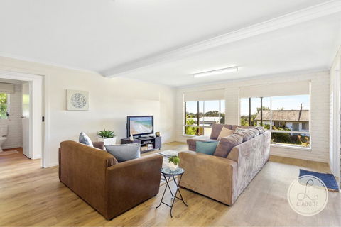 TASSIE SEASIDE SERENITY - L'Abode Accommodation - Accommodation Bookings 1